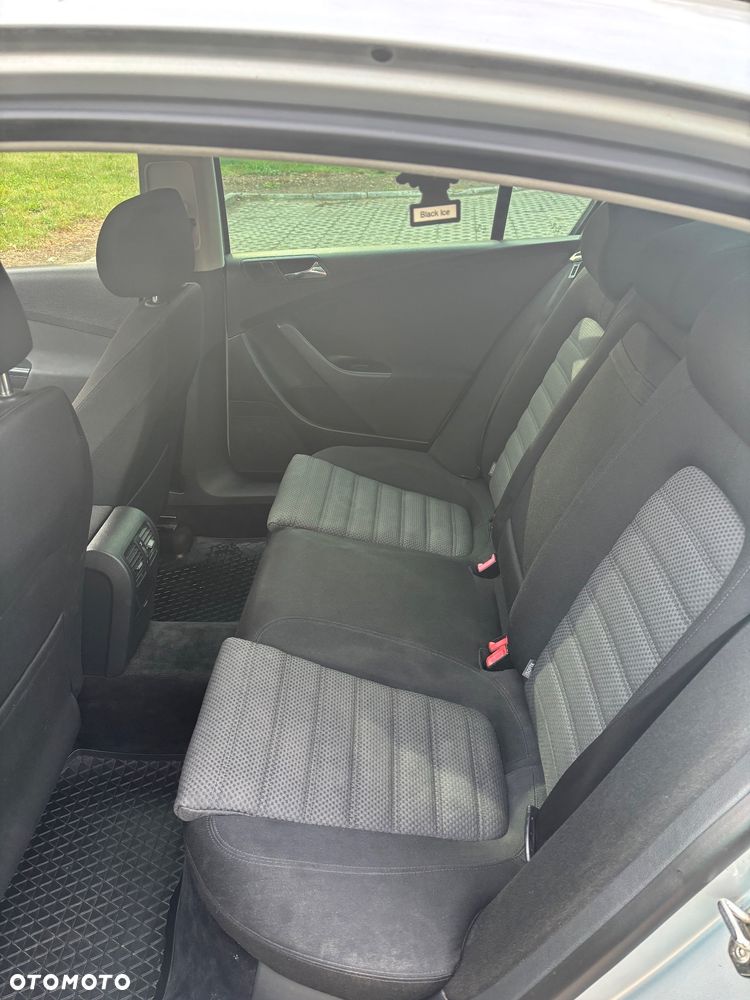 Volkswagen Passat - 12