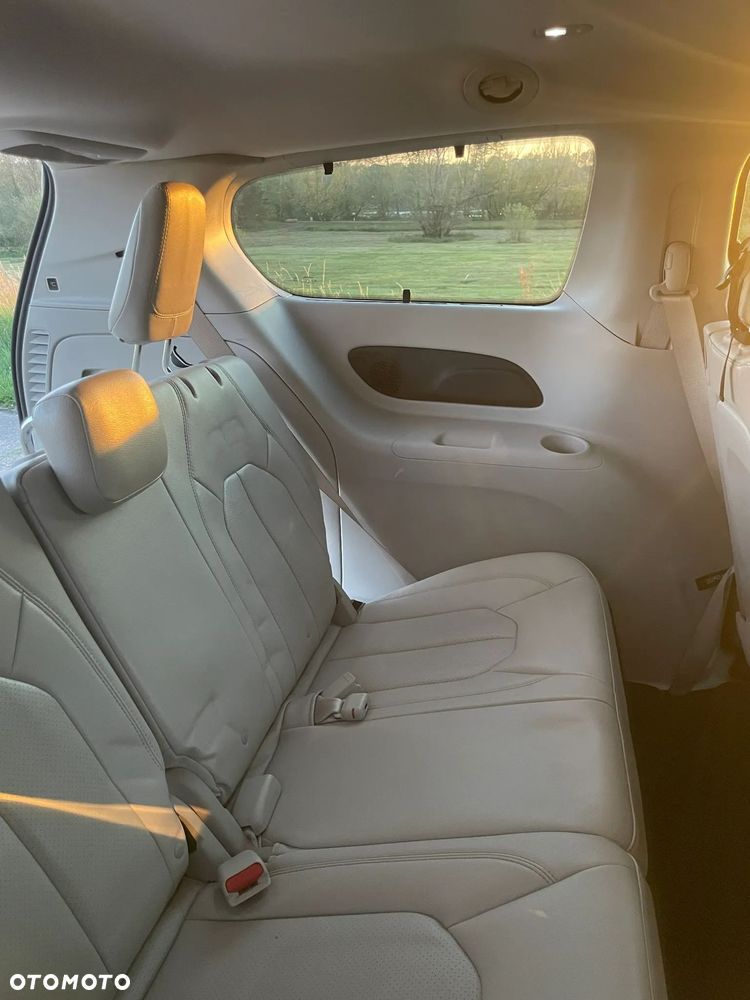 Chrysler Pacifica - 15