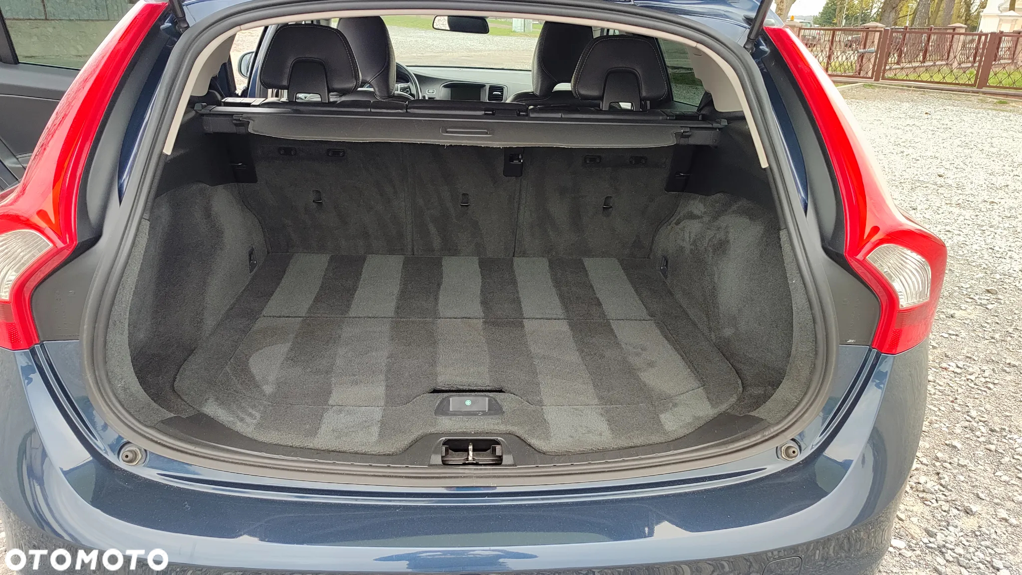 Volvo V60 D3 R-Design - 35