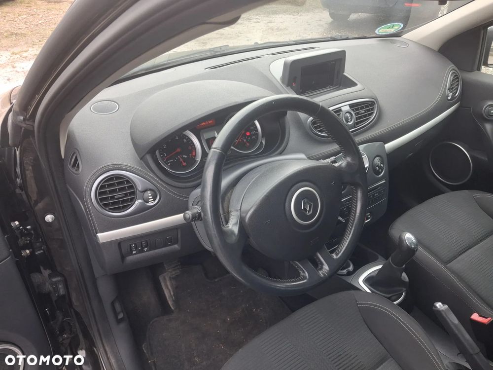Renault Clio 1.2 16V 75 TomTom Edition - 11