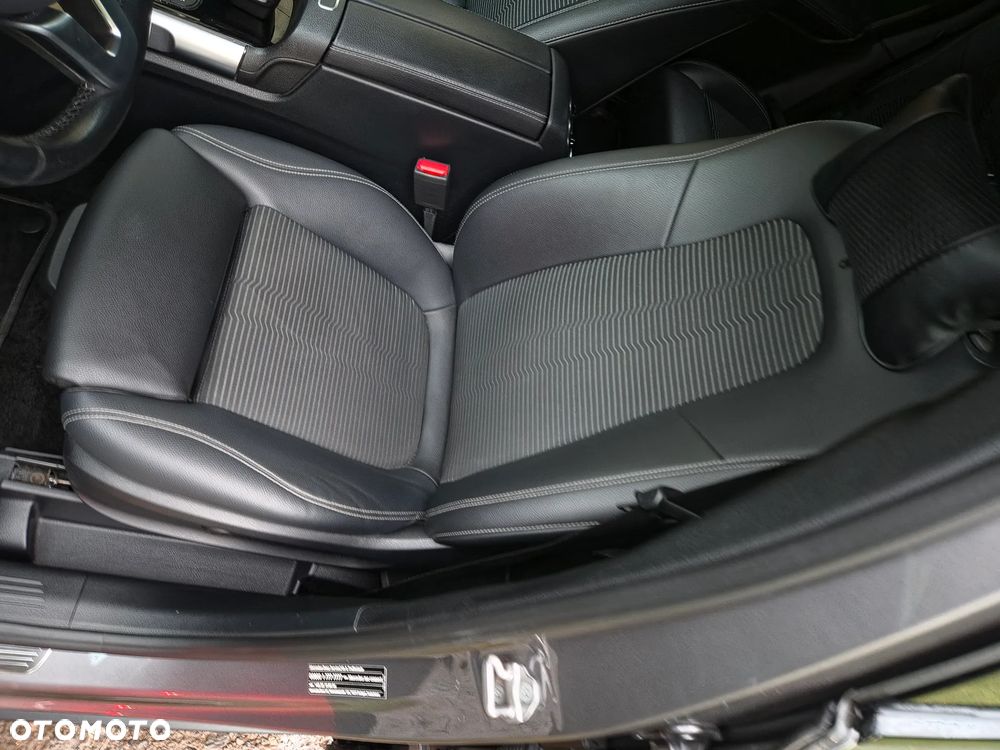 Mercedes-Benz GLB - 15