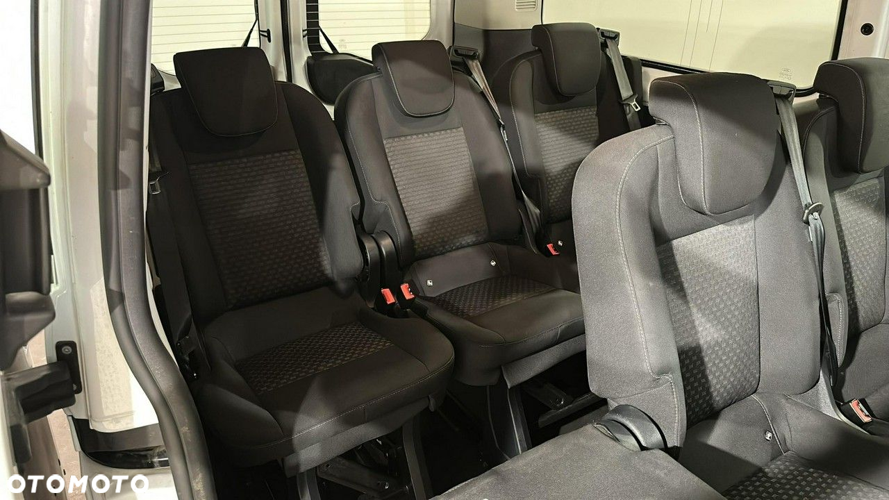 Ford Custom - 28