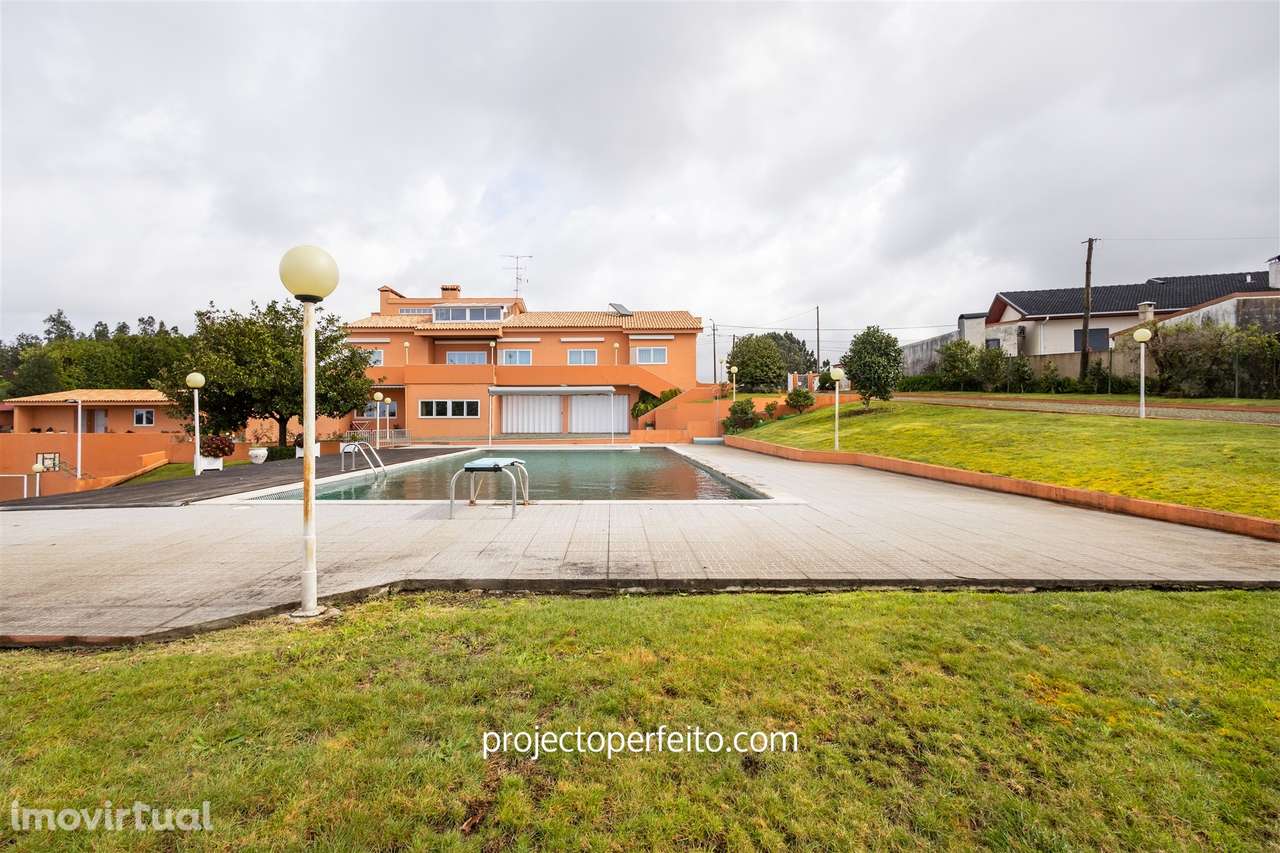 Quintinha T4+1 para venda em Oliveira de Azeméis, inserida em terreno - Grande imagem: 5/38