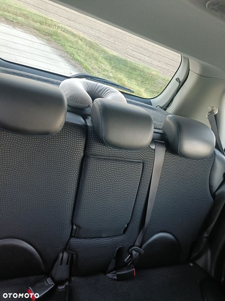 Nissan Note 2012 photo 4