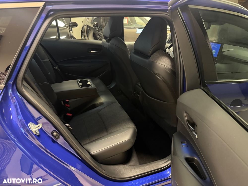 Toyota Corolla 1.8 Hybrid Team Deutschland - 19