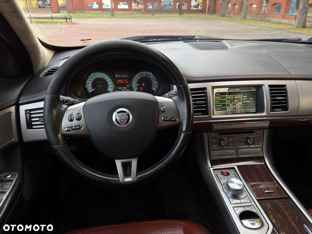 Jaguar XF - 10