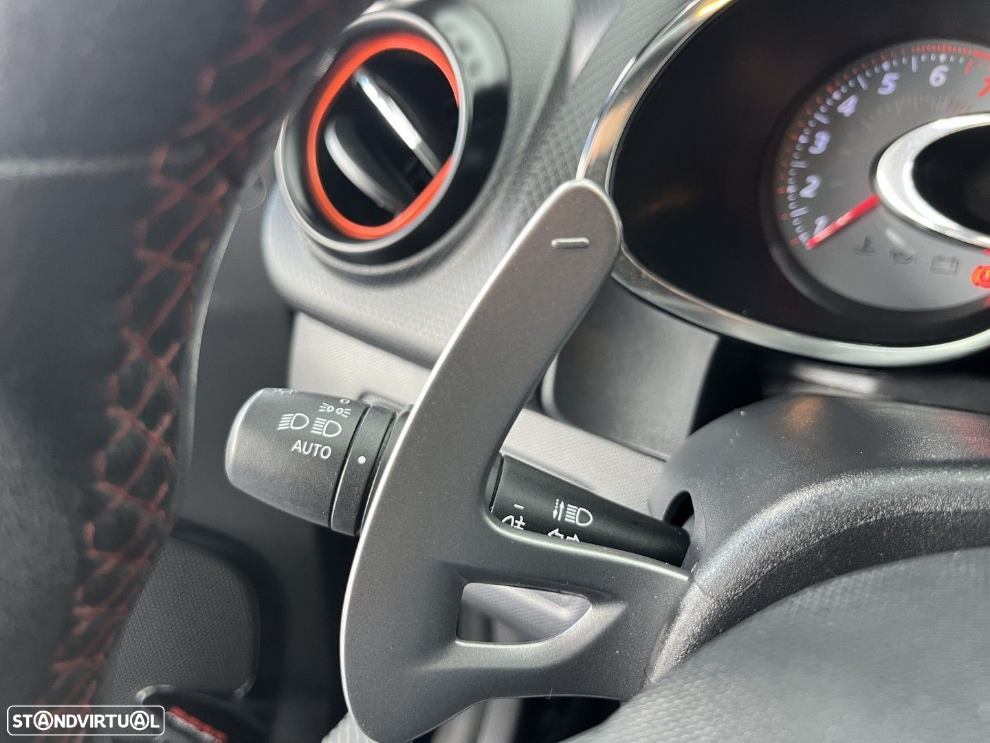 Renault Clio 1.6 T RS EDC - 17