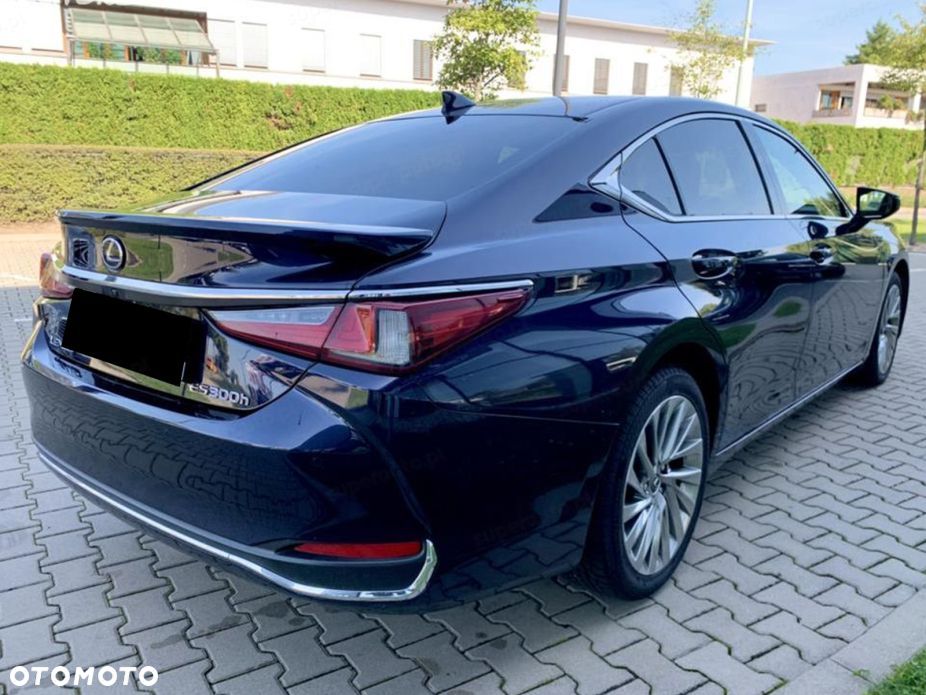 Lexus ES - 4