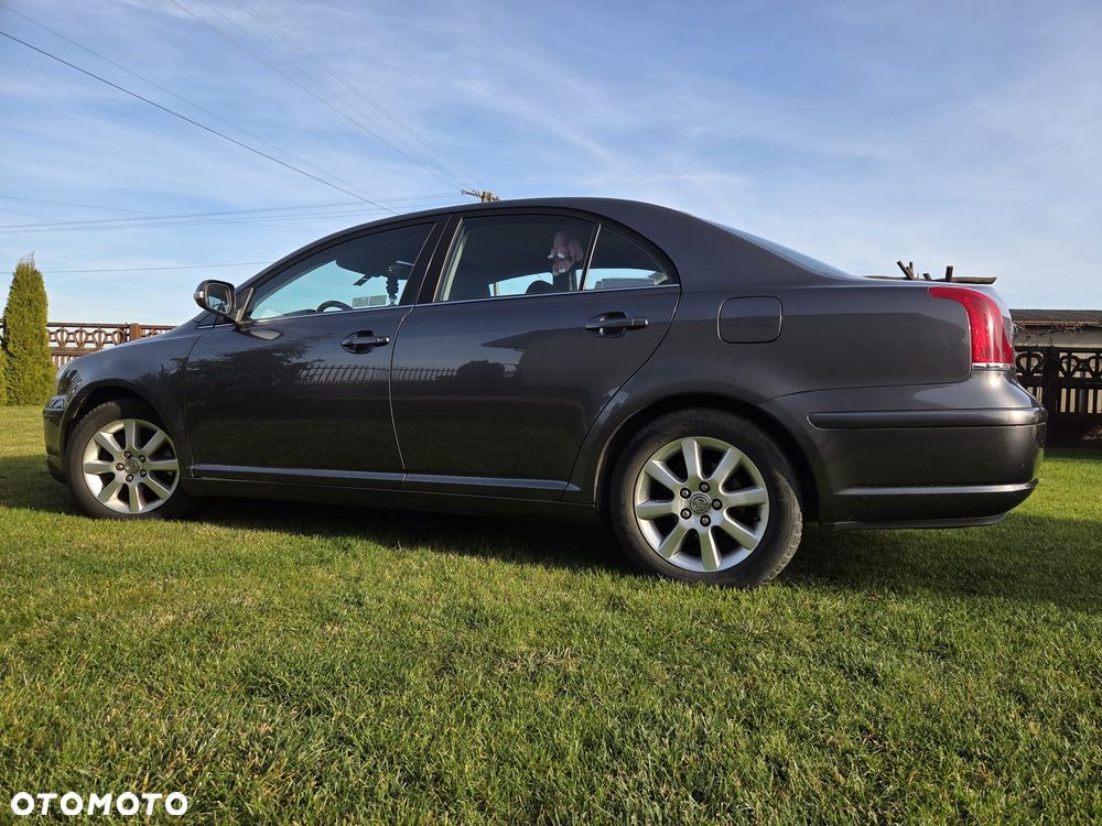 Toyota Avensis - 1