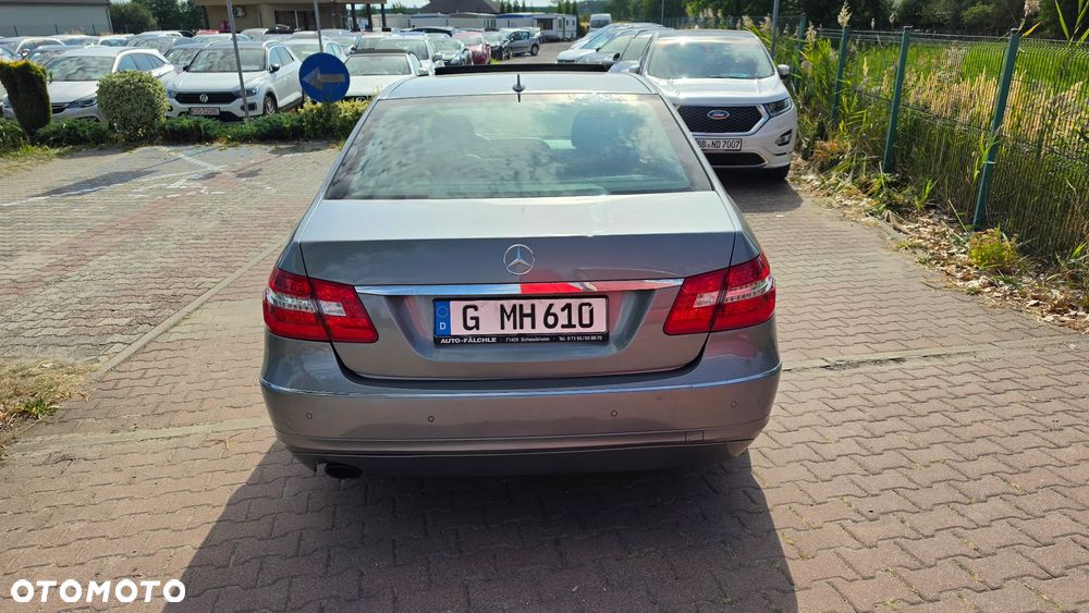 Mercedes-Benz Klasa E 250 CGI BlueEFFICIENCY 7G-TRONIC Elegance - 21