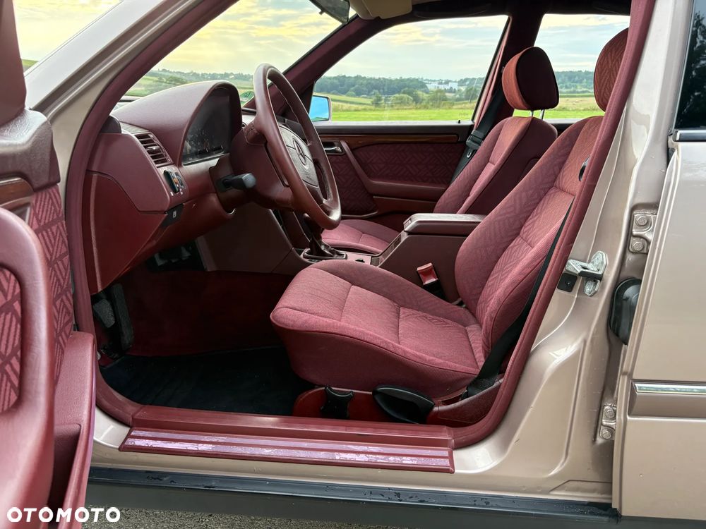 Mercedes-Benz Klasa C 180 Elegance - 10
