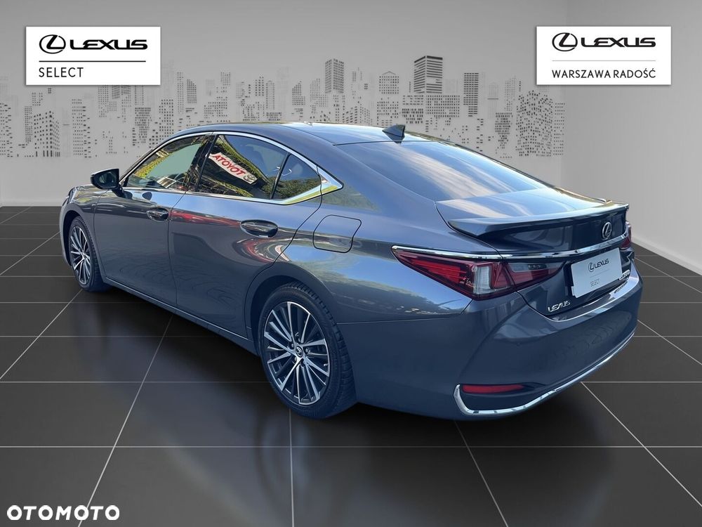 Lexus ES - 4