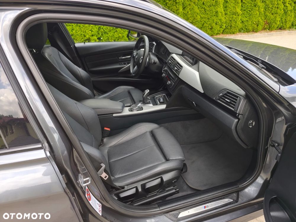 BMW Seria 3 320d xDrive Edition M Sport Shadow - 23