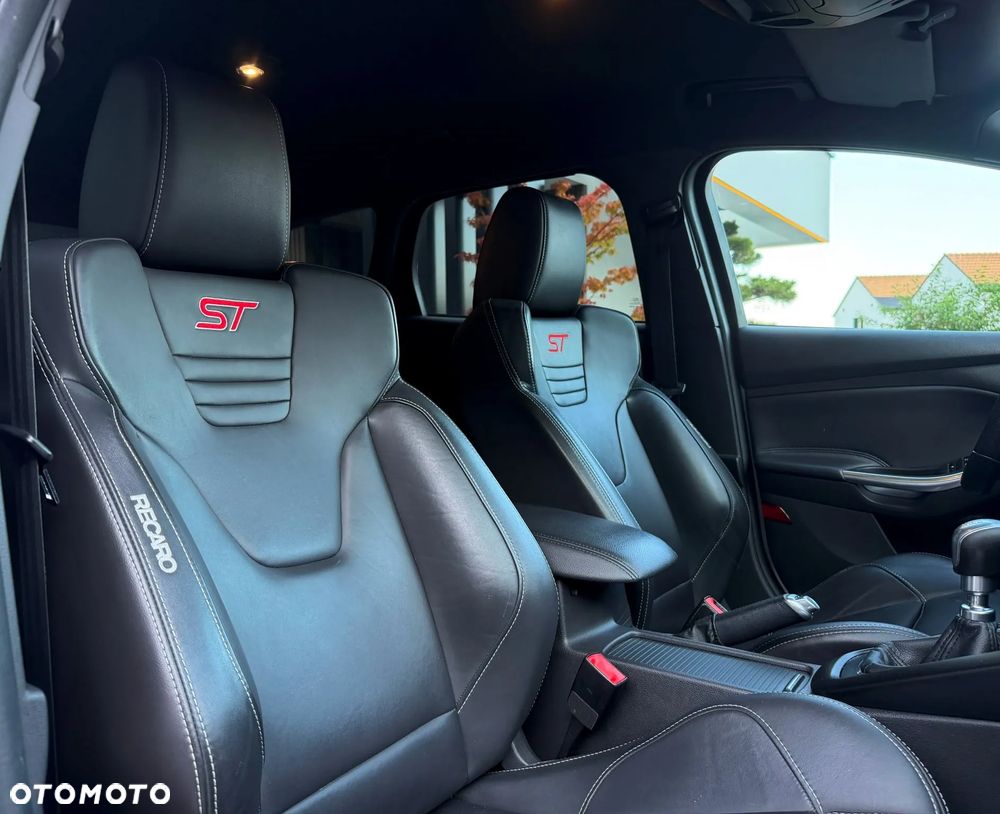 Ford Focus 2.0 EcoBoost ST mit Leder-Exclusiv-Paket - 25