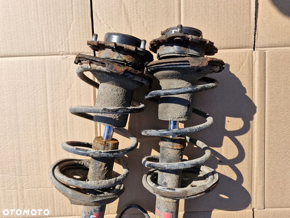 MCpherson prawy lewy AVENSIS T22 - 3