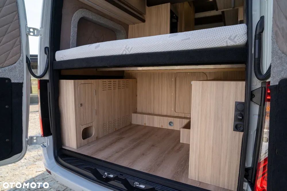 Mercedes-Benz Kamper Van Hype 700CVM - 31