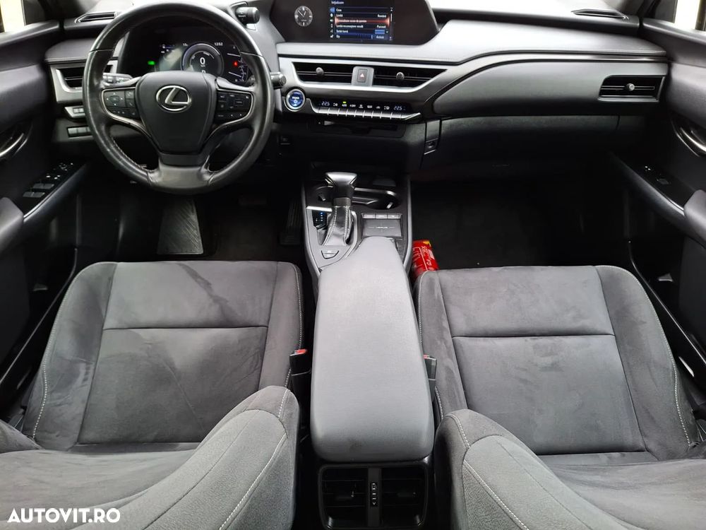 Lexus UX 250h FWD Business - 16