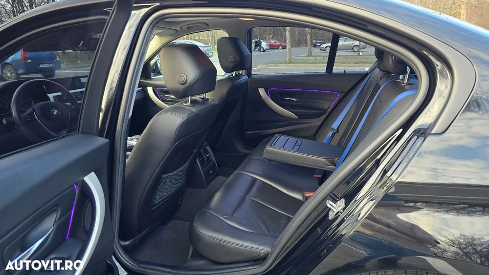 BMW Seria 3 320i AT - 12