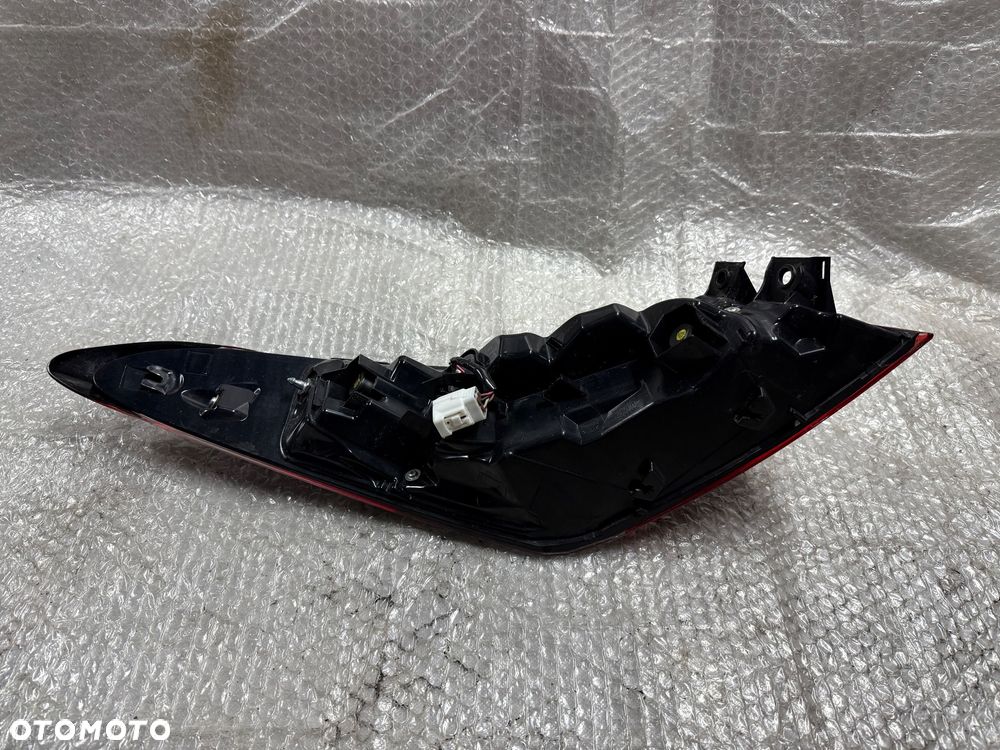LAMPA TYŁ PRAWA TOYOTA CAMRY IX LED - 2
