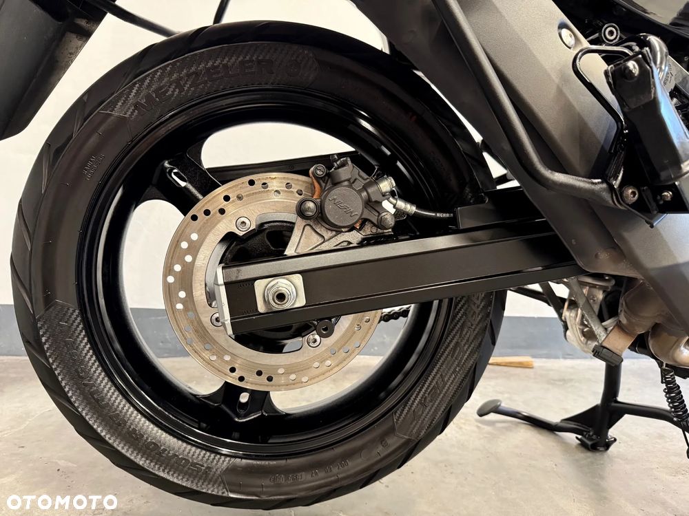 Suzuki V-STROM - 12
