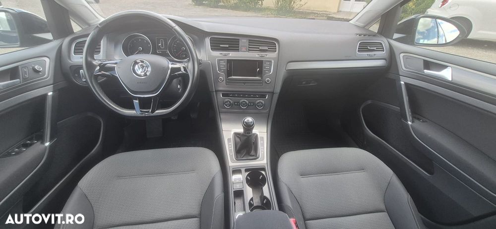 Volkswagen Golf - 6