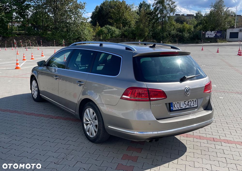 Volkswagen Passat 2.0 TDI DSG BlueMotion Technology R-Line - 6