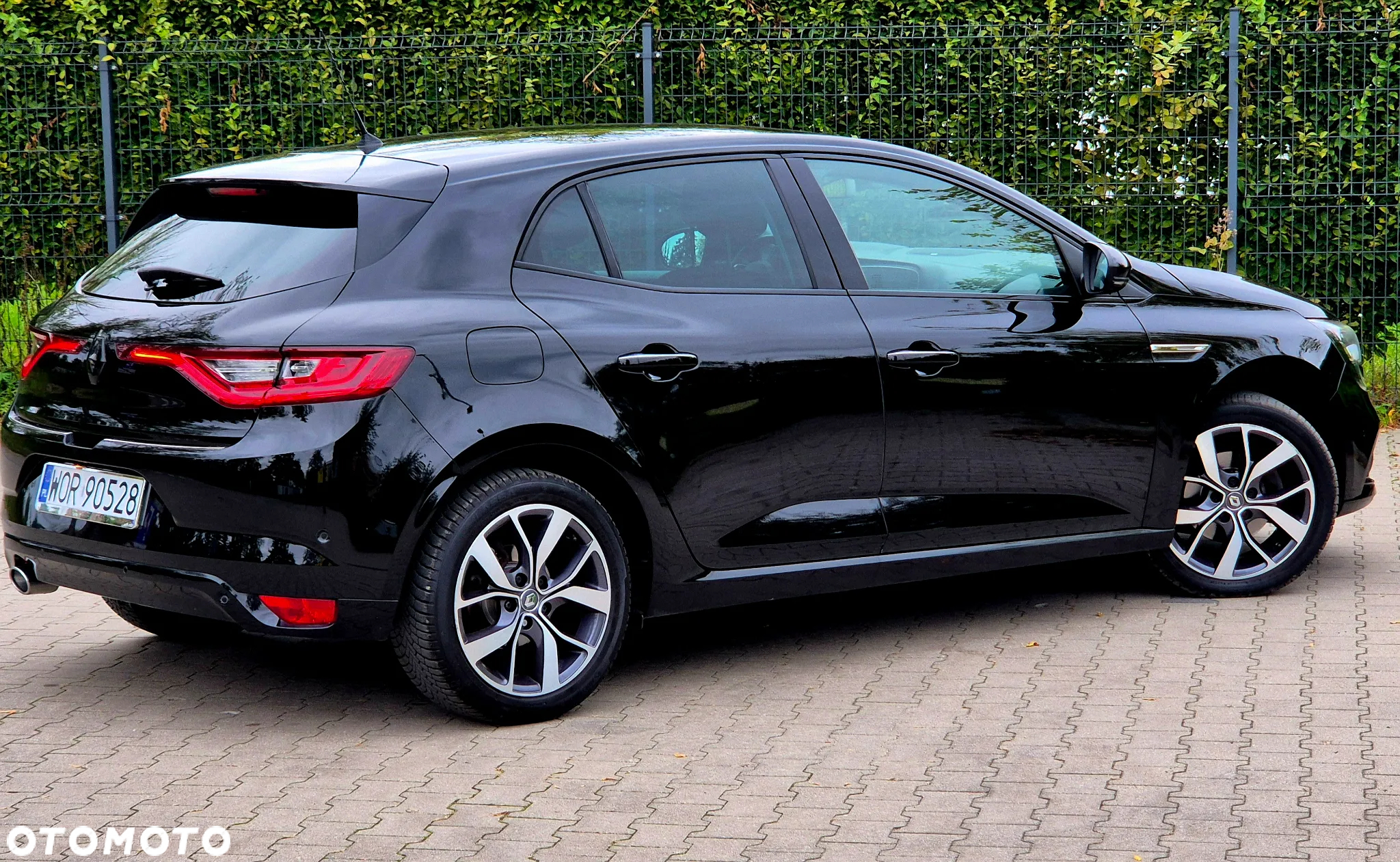 Renault Megane ENERGY TCe 130 Start & Stop Bose Edition - 16
