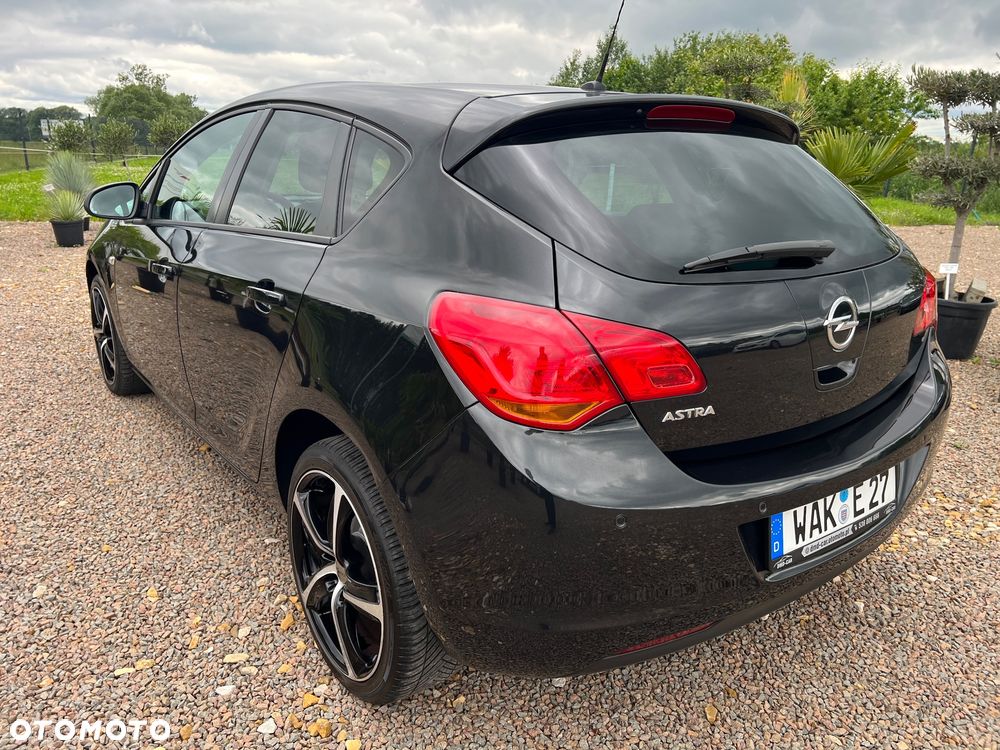 Opel Astra 1.6 Design Edition - 13