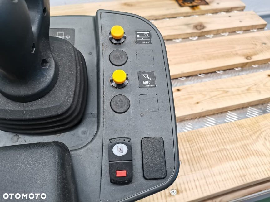 Podłokietnik z joystickiem Cat 924K - 2