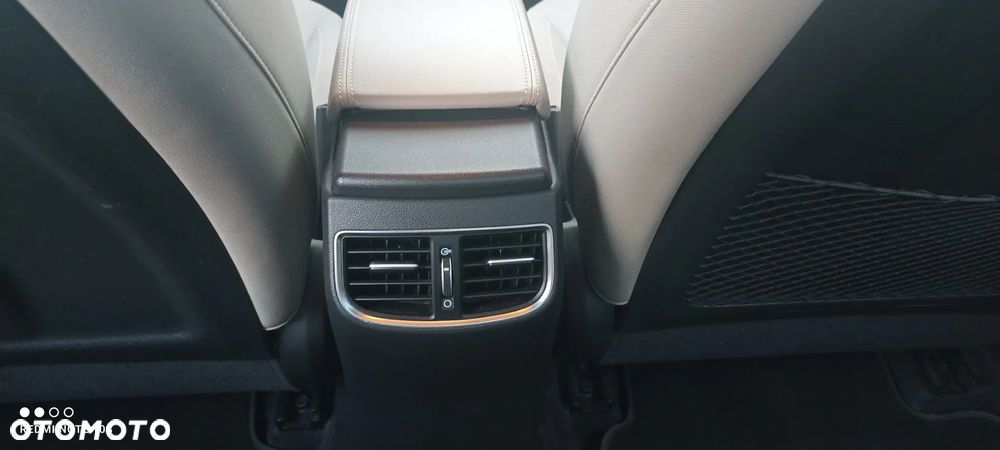 Hyundai Elantra 1.6 CRDi Comfort - 21