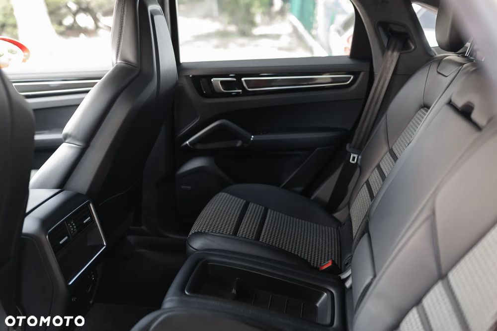Porsche Cayenne Coupe GTS - 20