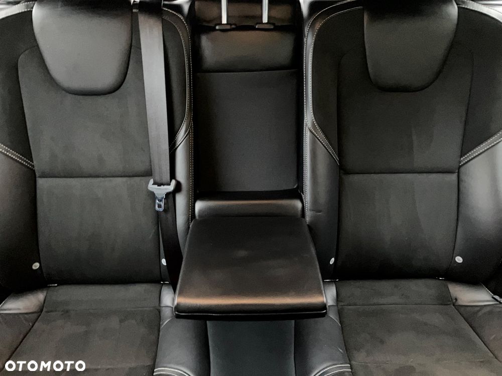 Volvo V40 D2 Geartronic RDesign - 26