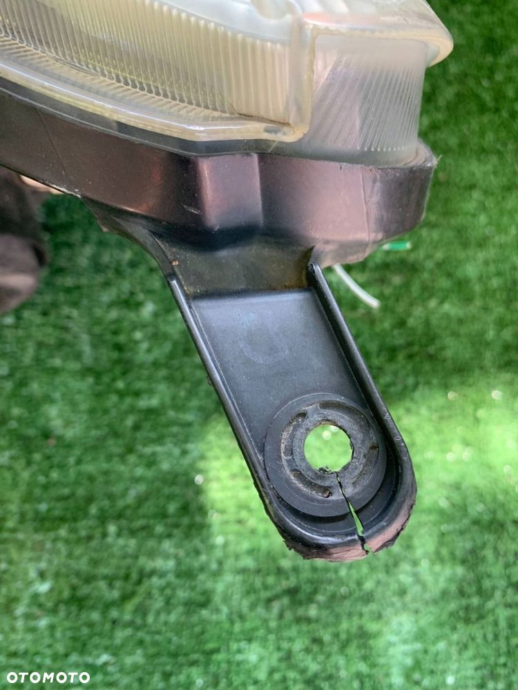 Lampa przód przednia prawa Toyota RAV 4 II XA20 Europa WWA - 8
