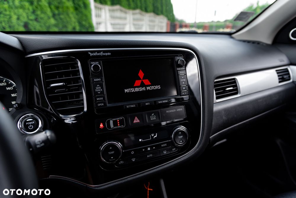 Mitsubishi Outlander Instyle NAVI + - 20
