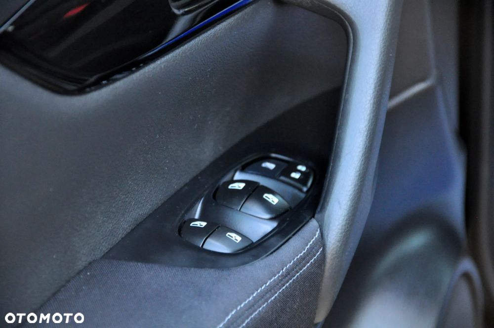 Nissan Qashqai 1.3 DIG-T DCT AKARI - 32