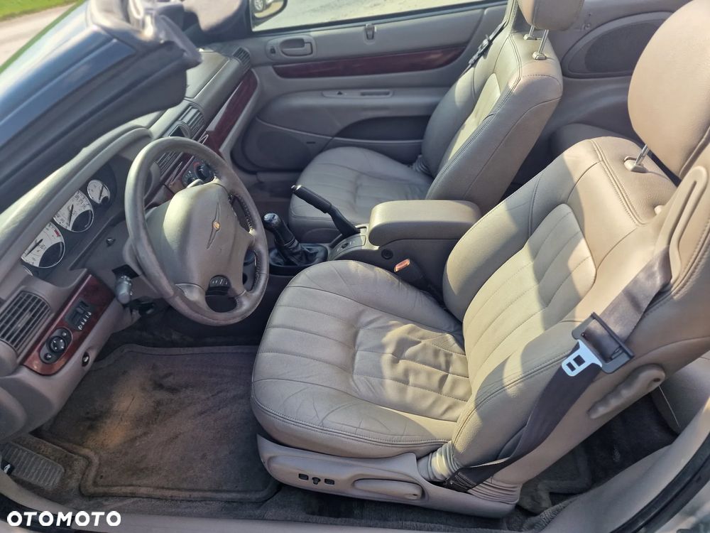 Chrysler Stratus - 14