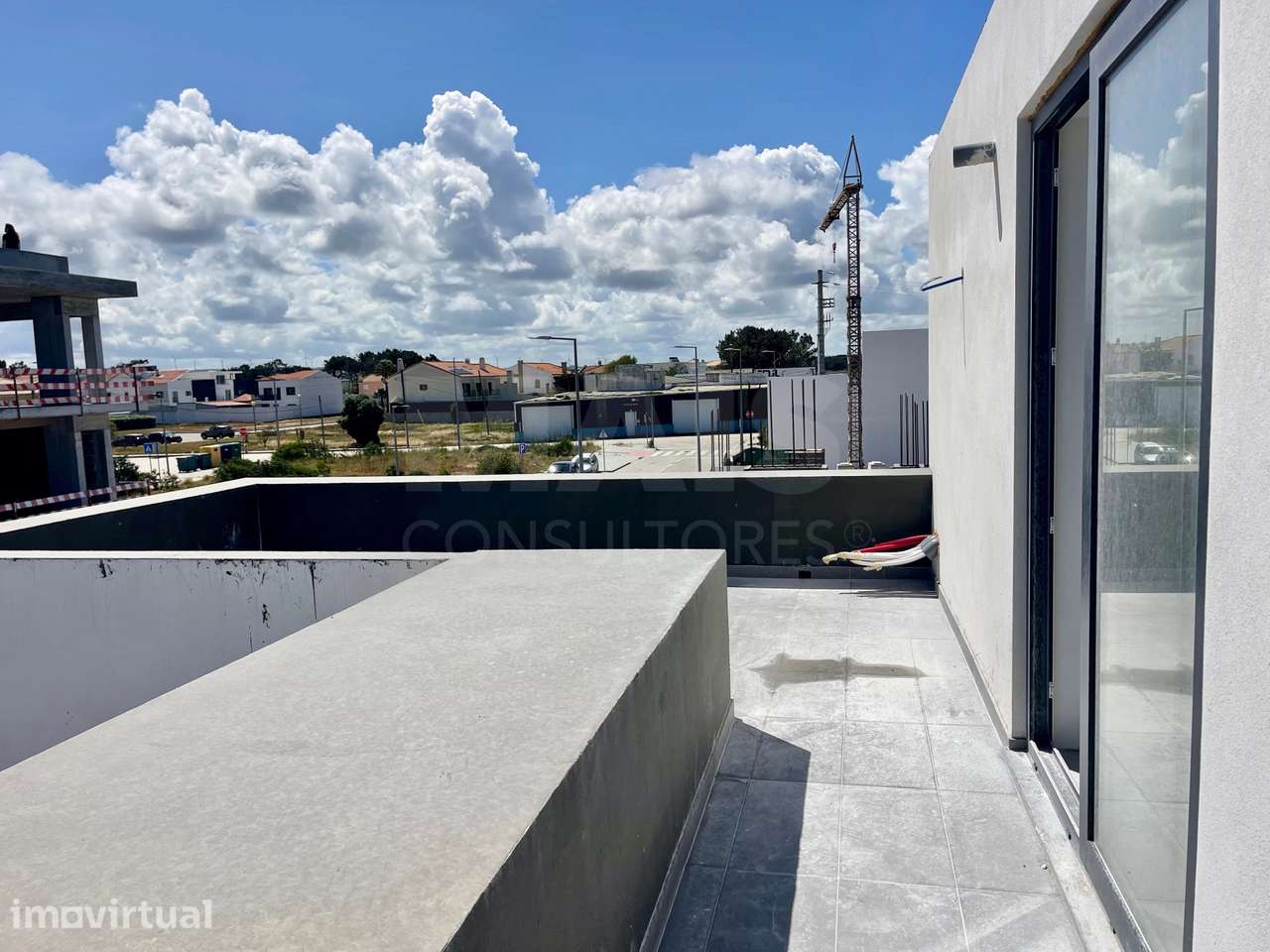 Moderna Moradia T3 Nova com Piscina em Ferrel — Conforto, Luz e Vid... - Grande imagem: 2/23