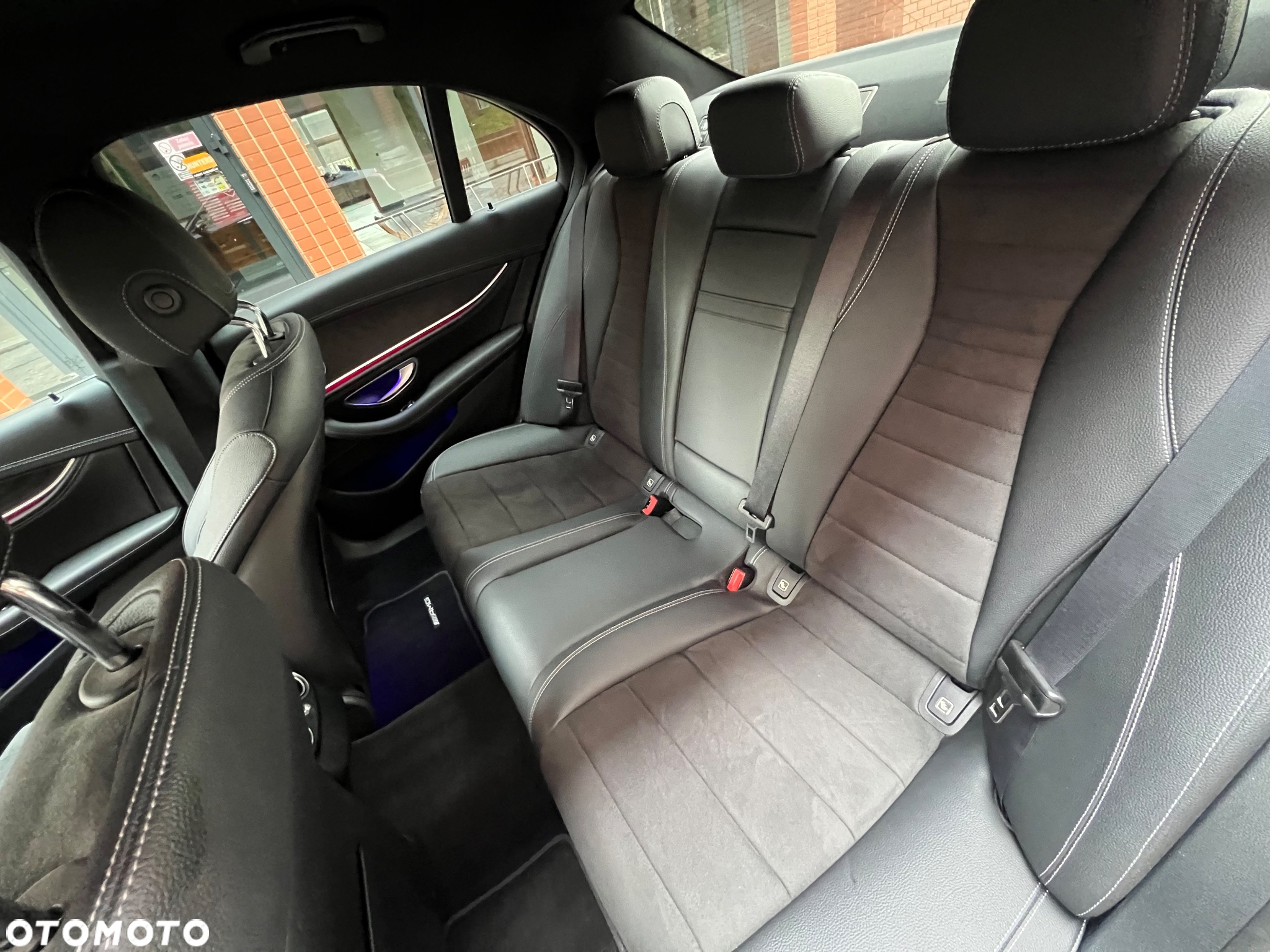 Mercedes-Benz Klasa E 220 d 9G-TRONIC AMG Line - 19