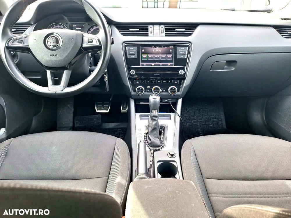 Skoda Octavia 1.6 TDI DSG Style - 4