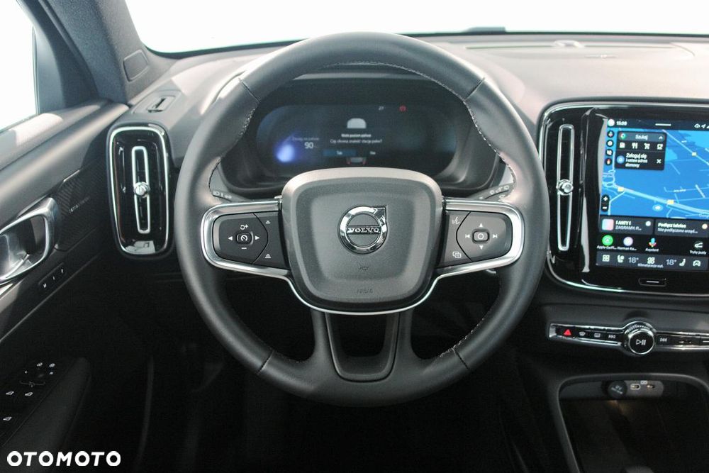 Volvo XC 40 B3 B DKG Plus Black Edition - 24