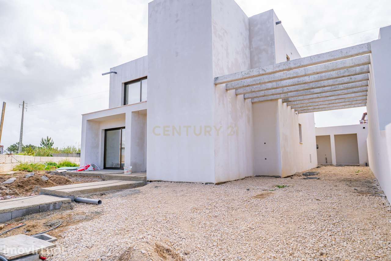 Moradia T3 com Piscina e Jardim em Salir do Porto - Grande imagem: 5/51