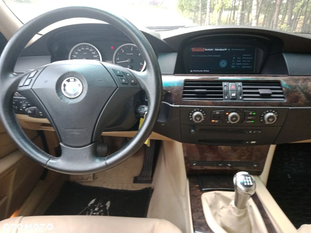 BMW Seria 5 525d Touring Edition Lifestyle - 10