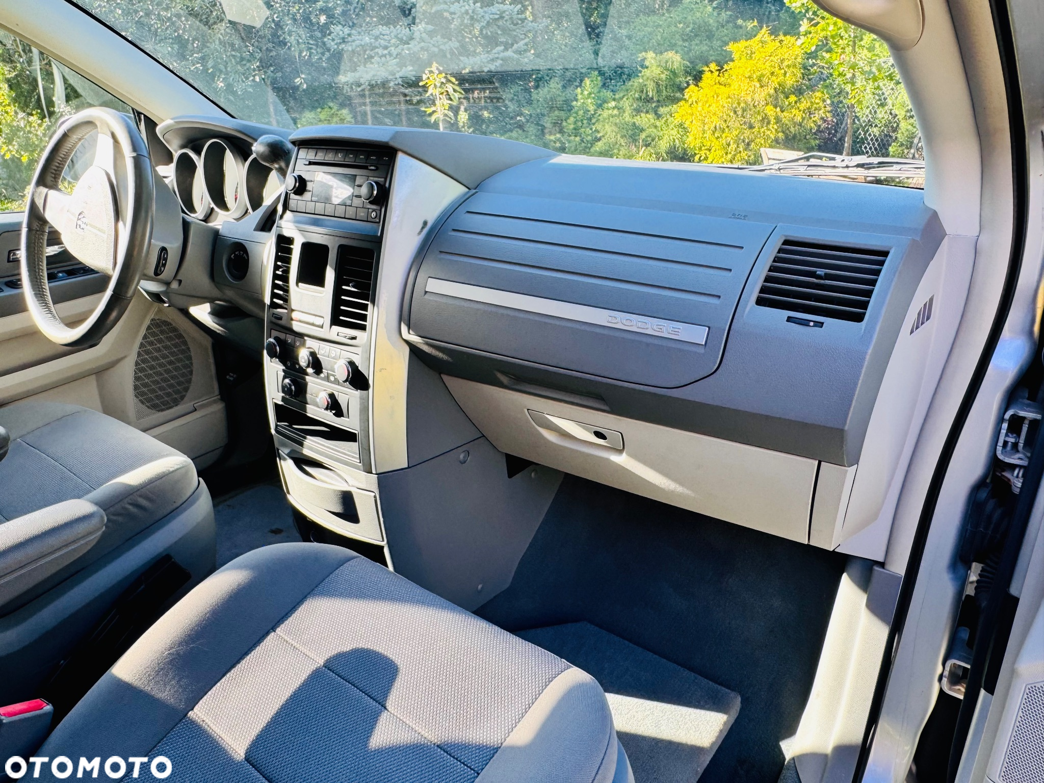 Dodge Caravan - 15