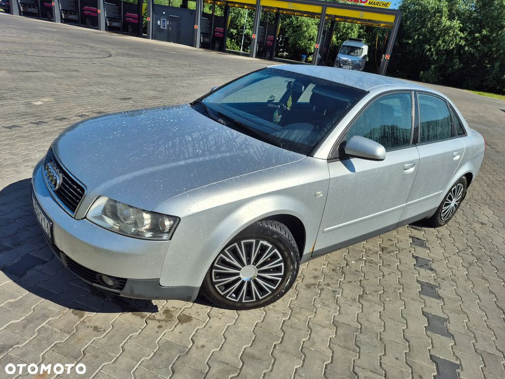 Audi A4 Limousine - 1