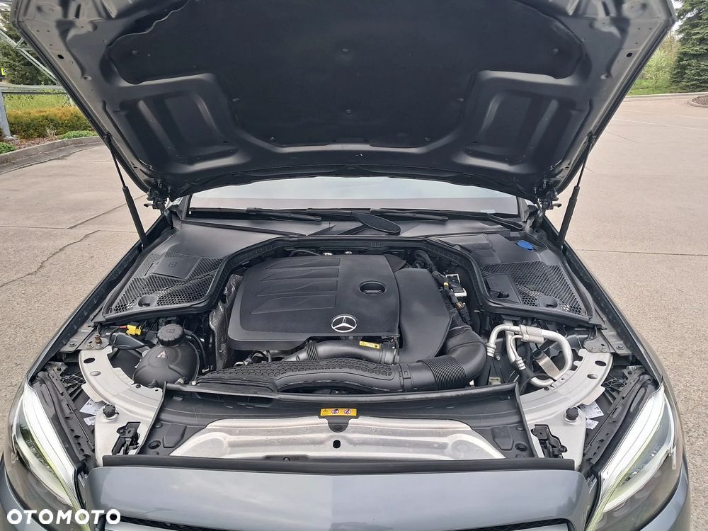 Mercedes-Benz Klasa C 300 4Matic 9G-TRONIC Exclusive - 17