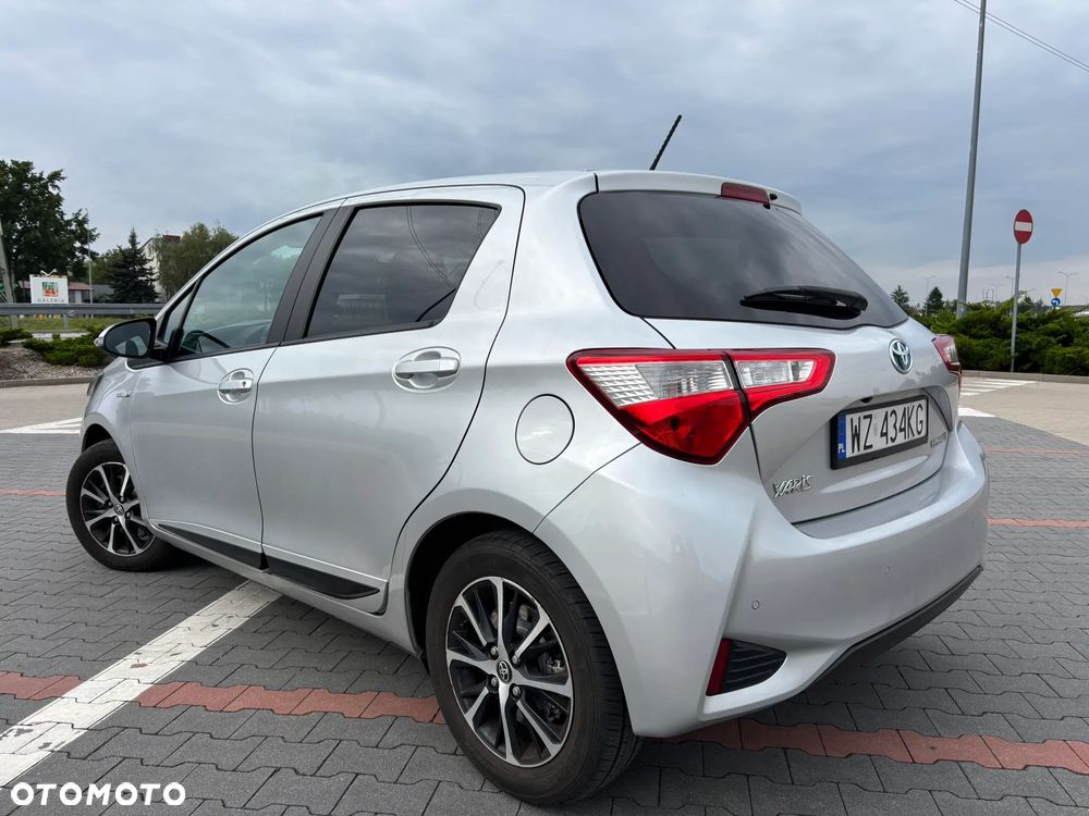 Toyota Yaris Hybrid 100 Active EU6 - 8