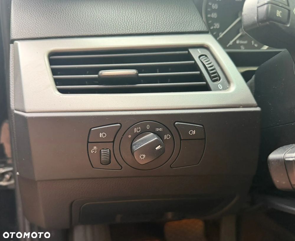 BMW Seria 5 525d - 23