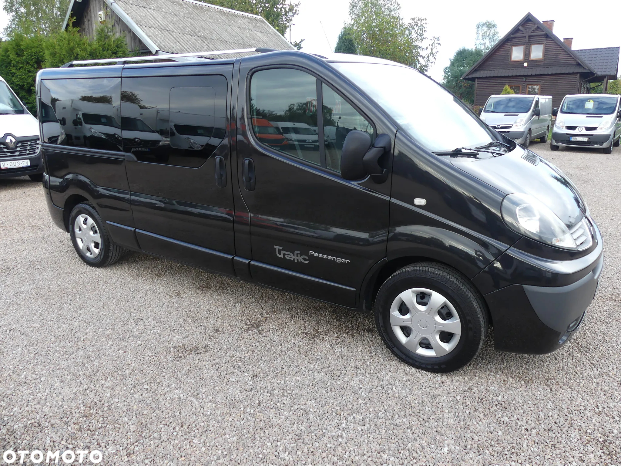 Renault Trafic 2.0 dCi 115 FAP Grand Passenger Black Edition - 31