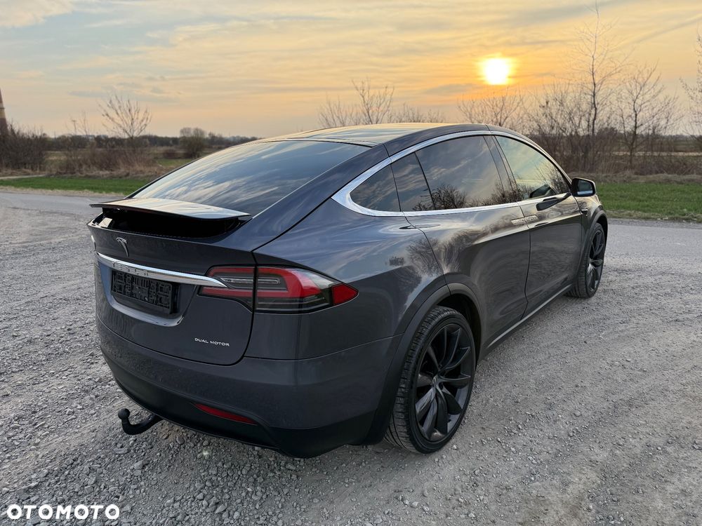 Tesla Model X - 5