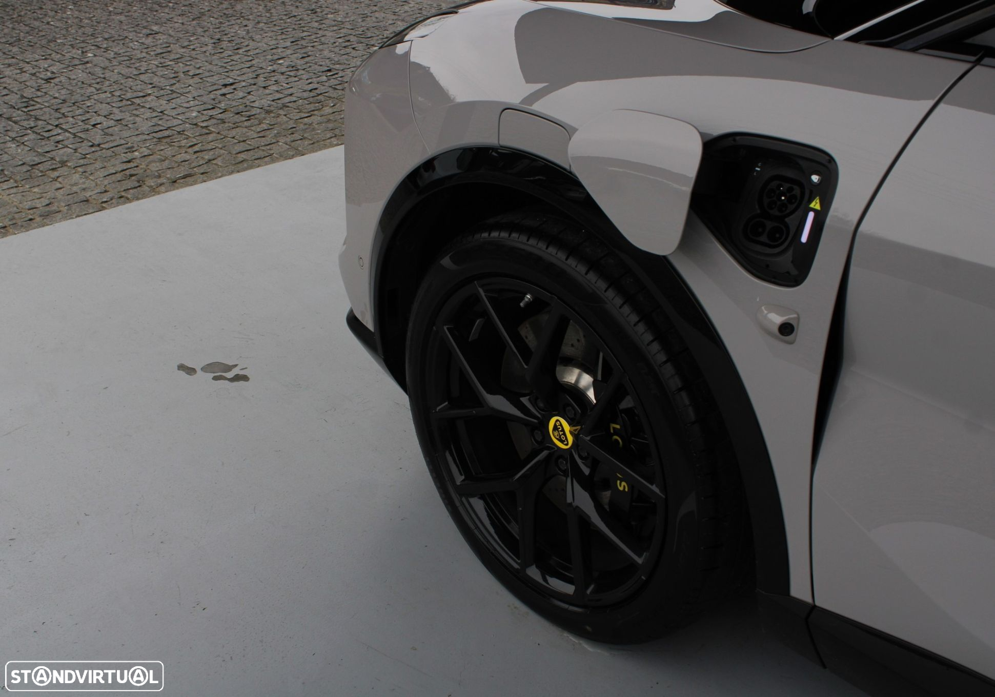 Lotus Eletre - 49